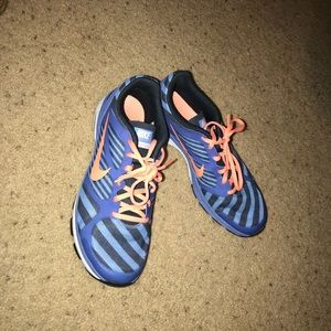 ONLY WORN ONCE Nike Dual Fusion Shoes. Best Offer!